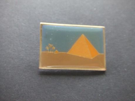 Pyramide in de woestijn
